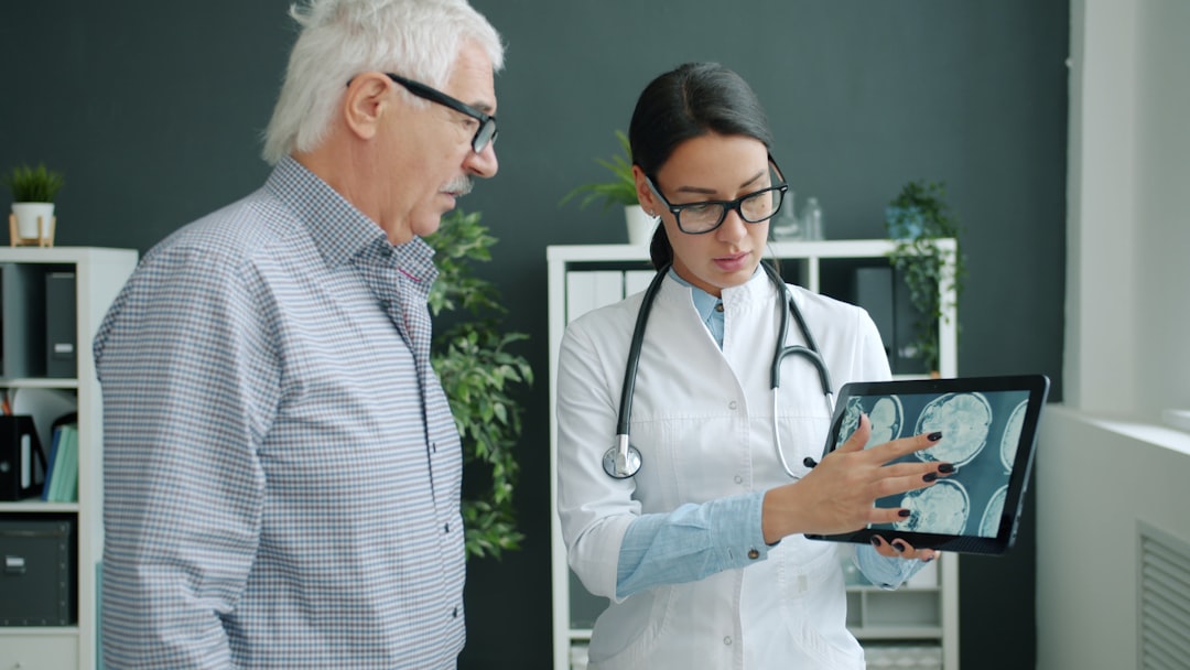 A graphic depicting AI assisting in personalized patient care settings.